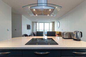 Private kitchen - Kenny Apartment  Austin David Apartments (London)