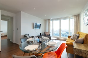 Two- Bedroom Apartment | In-room dining