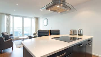 Apartamento, 2 quartos | Cozinha privada | Geladeira