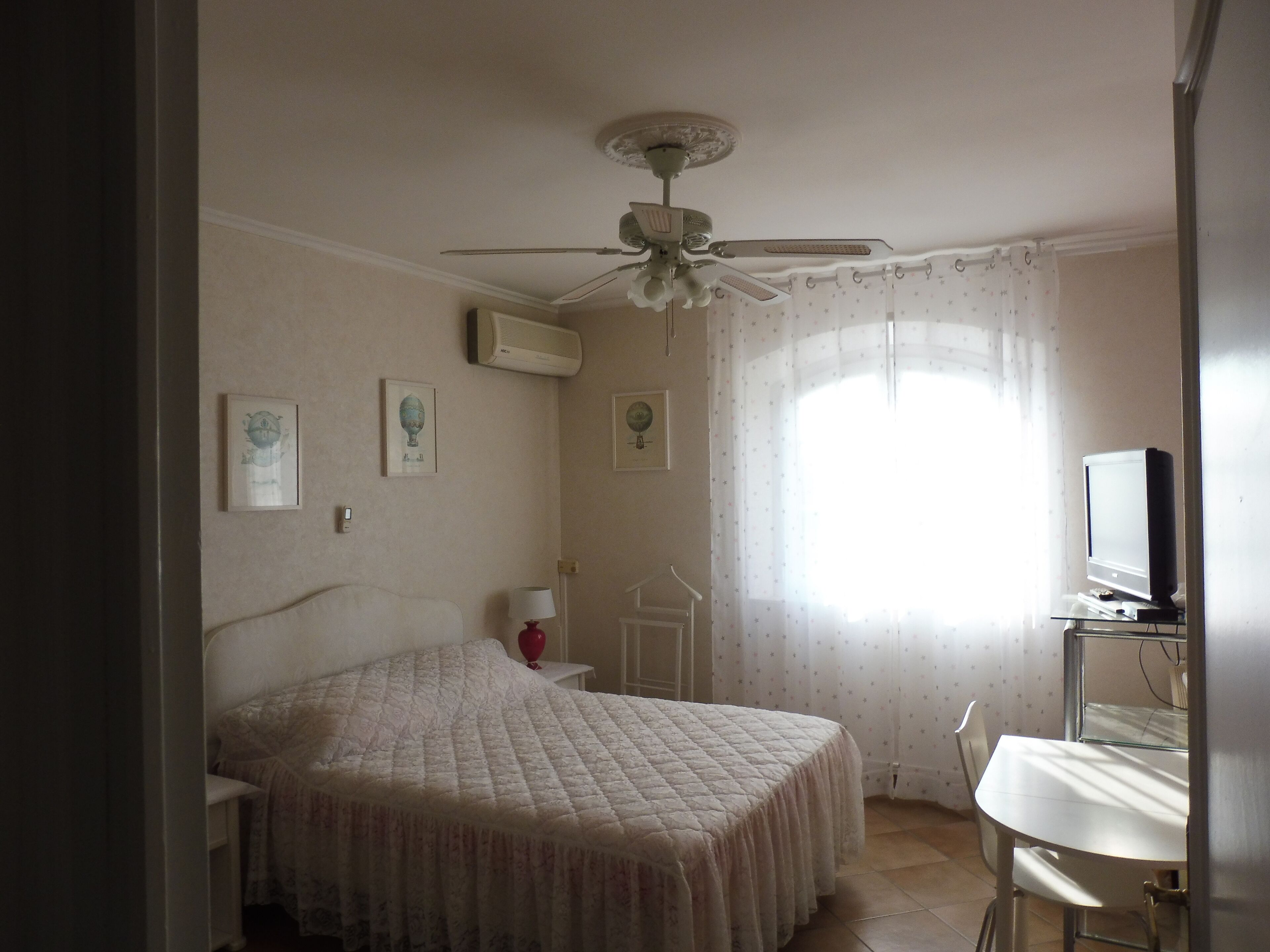 2 bedrooms upstairs in a house with swimming pool