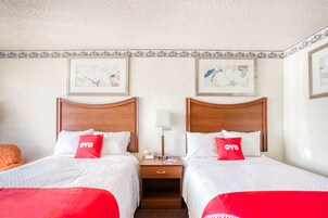 Escritorio y ropa de cama 