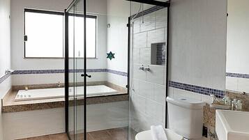 Luxury Suite (Super) | Bathroom | Shower, towels, soap, toilet paper