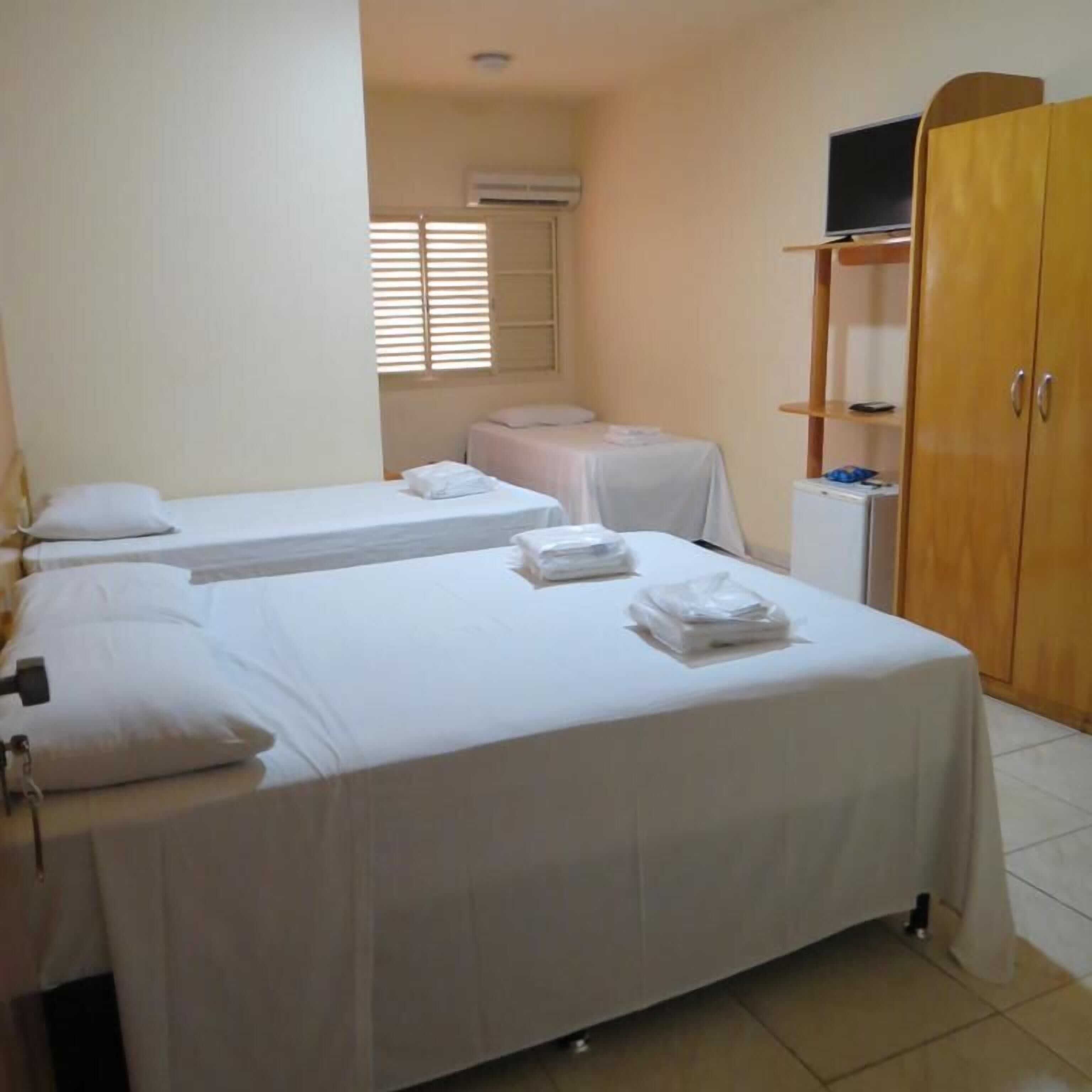 Een minibar, gratis wifi, beddengoed