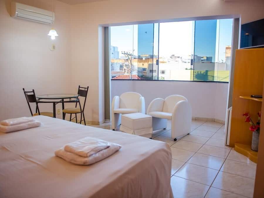 Minibar, wifi gratis y ropa de cama