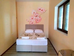 Family Room (Family room with shower)