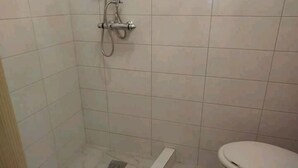 Familierom (Family room with shower) | Bad