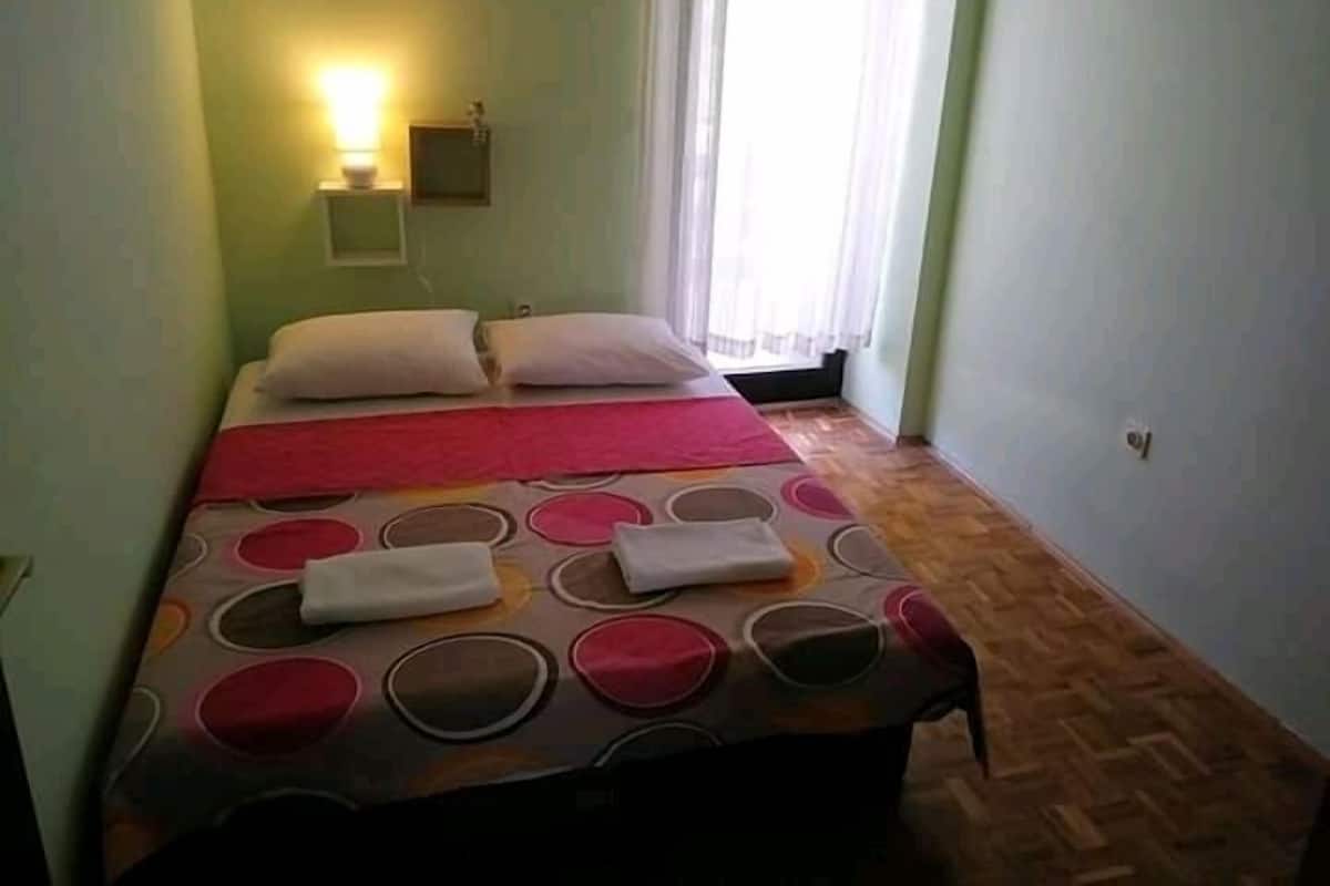 Habitación doble, baño compartido | Wifi gratis y ropa de cama