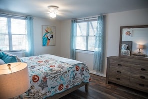 3 bedrooms, free WiFi, bed sheets - P64 - Spacious 3 bedroom duplex in Key Colony with dockage and Cabana Club Access! (Key Colony Beach)