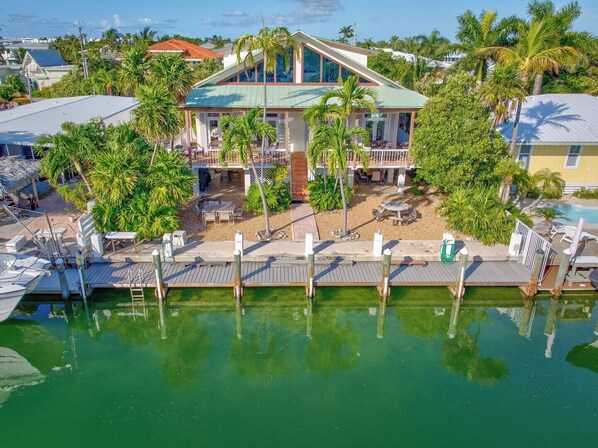 المنشأة من الخارج