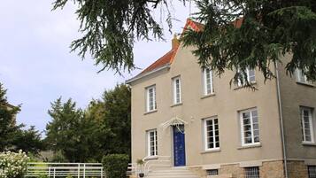 Façana frontal de l'allotjament