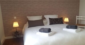 Dreibettzimmer, eigenes Bad (Marie-Josephine)