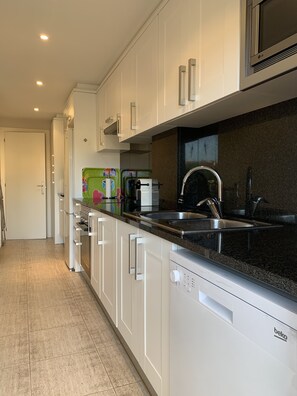 Fridge, microwave, oven, stovetop - Sun and Beach, unique environment in Costa Brava (S'Agaró)