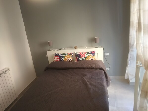 1 Schlafzimmer, Allergikerbettwaren, Bügeleisen/Bügelbrett, WLAN