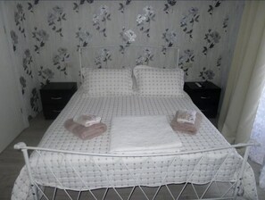 Standard Double Room, 1 Double Bed - Old Tbilisi Historical Apartments (Tbilisi)