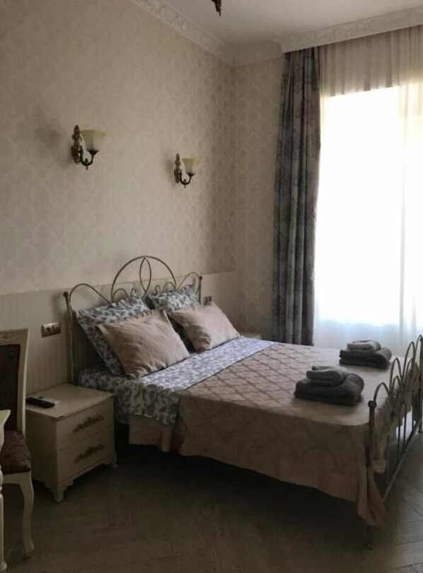 Standard Double Room - Old Tbilisi Historical Apartments (Tbilisi)