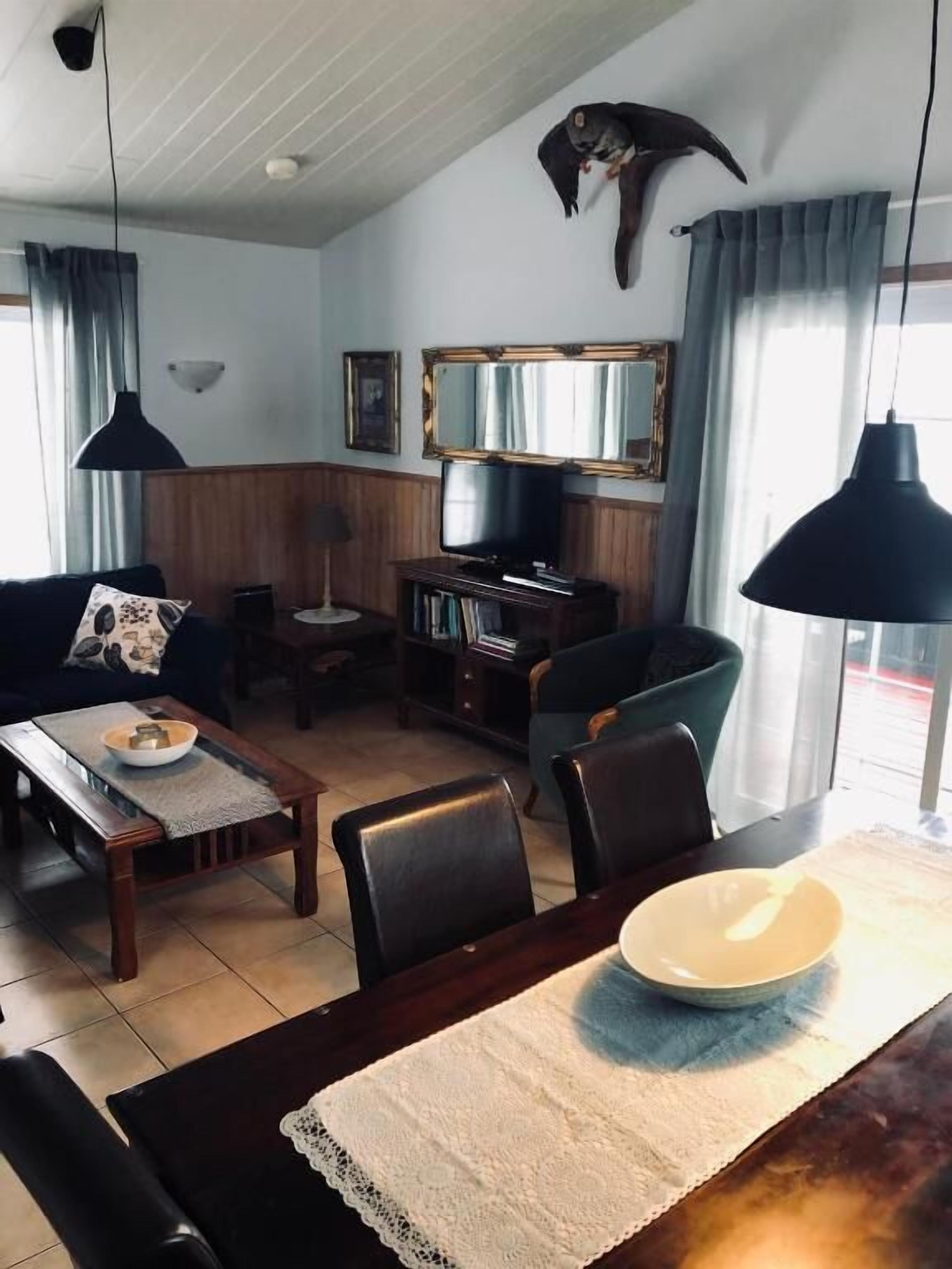 Cottage, 2 Bedrooms | In-room dining