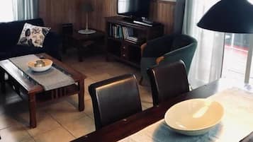 Cottage, 2 Bedrooms | In-room dining