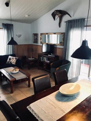 Ferienhaus, 2 Schlafzimmer | Essbereich im Zimmer
