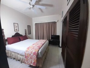 Basic Room (1) | Pillow-top beds, in-room safe, individually decorated, blackout curtains - Comfort Kingdom Villa Bed & Breakfast (Montego Bay)