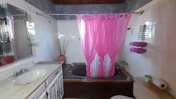 Executive Suite, 1 King Bed (Room 5) | Bathroom