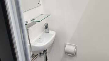 Superior Chalet | Bathroom | Towels, toilet paper