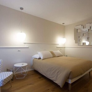 Comfort Double Room | Desk, blackout curtains, soundproofing, iron/ironing board - Casa degli Orefici (Campobasso)