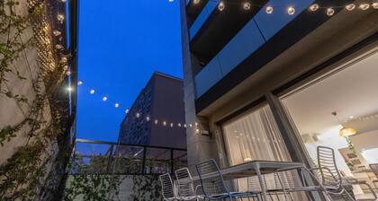 Central 2BR Apartment – Private Parking – Long Term Welcome