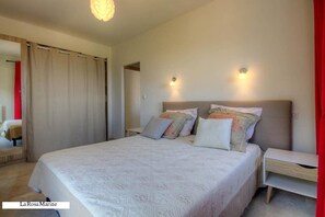 3 quartos, ferros/tábuas de passar roupa, Wi-Fi, roupa de cama