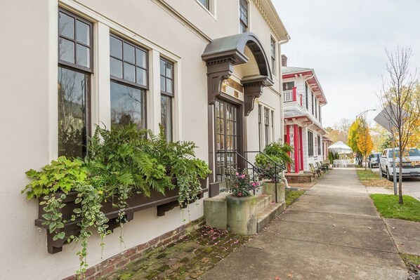 المنشأة من الخارج