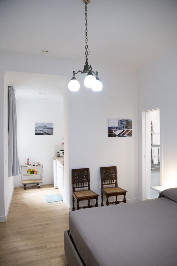 1 bedroom, travel crib, WiFi, bed sheets - Vesuvio Blu Apartment in the center of Naples (Napoli)