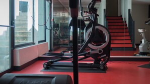 A gym with treadmills, an elliptical, and a stair climber. - Family apartment in Saint-Lary for 6 people, near the gondola and thermal baths. (Saint-Lary-Soulan)