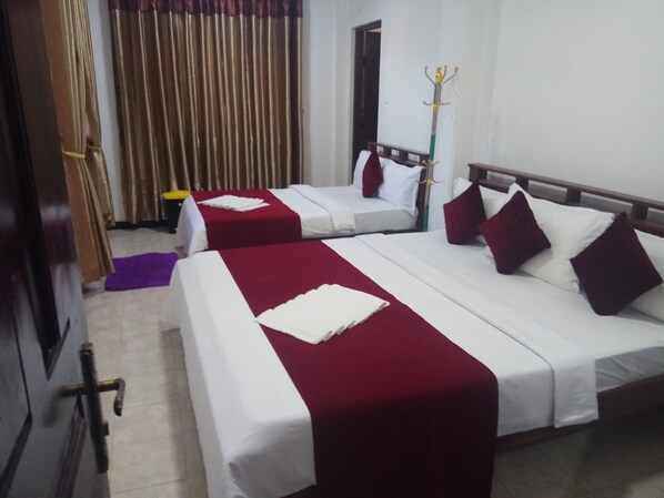 Triple Room | Soundproofing, free WiFi, bed sheets - Rio Home stay (Haputhale)