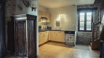 Family House (Gîte Olivier) | Private kitchen