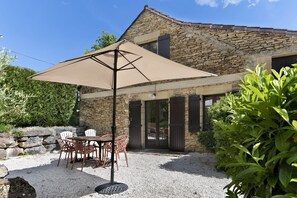 Family House, Courtyard View (Gîte Olivier) | Exterior - Gîtes La Source (Saint-Genies)
