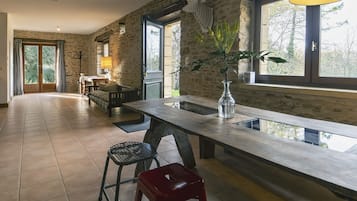 Panoramic Villa, Courtyard View (Gîte Préau) | Dining