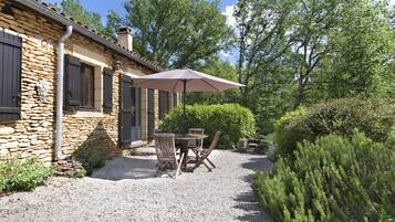 Cottage, Garden View (Gîte Coucou) | Terrace/patio