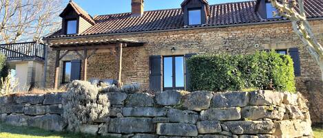 Perhehuvila, näköala puutarhaan (Gîte Prairie) | Ulkopuoli