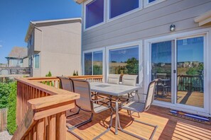 Outdoor dining - Mountain view deck HotTub Theater in BridlePass CO (Colorado Springs)