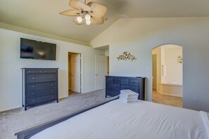 5 chambres, fer et planche à repasser, Wi-Fi, draps fournis