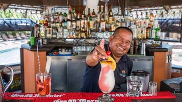 Hồ bơi ngoài trời