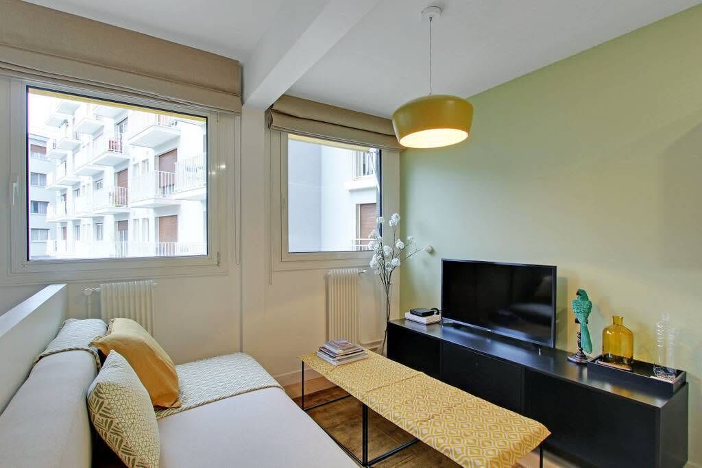 A Bright Studio / Loft near the Eiffel Tower #1