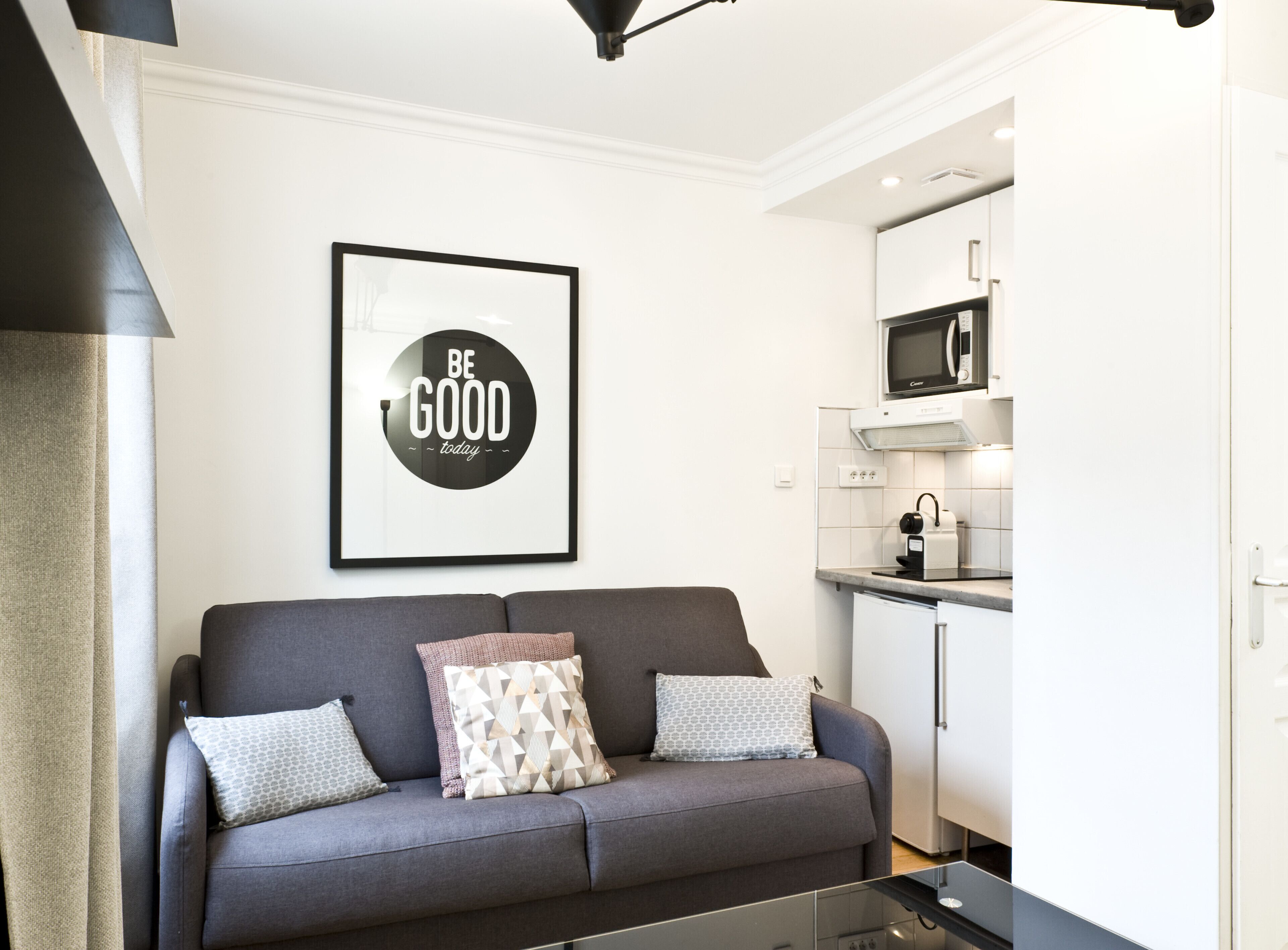 A Comfortable 1-BDR Apartment in the Batignolles Area.