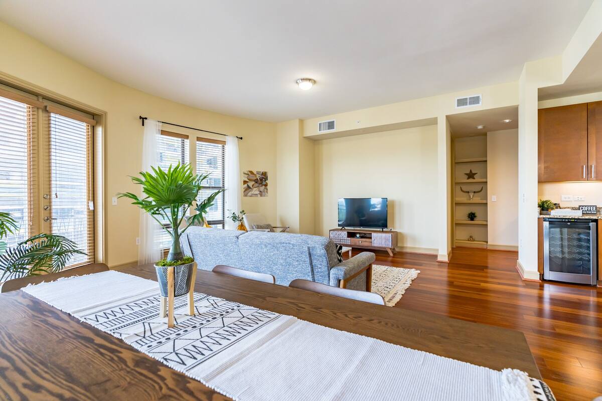 Luxury Loft, 2 Bedrooms | Living area