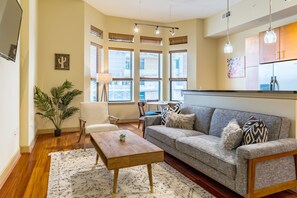Luxury Suite, 1 Bedroom | Living area