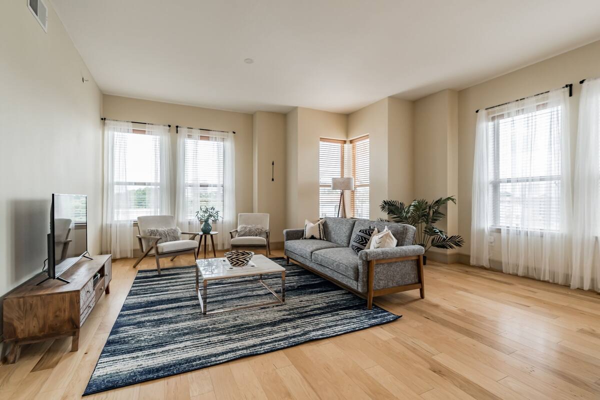 Classic Loft, 2 Bedrooms | Living area