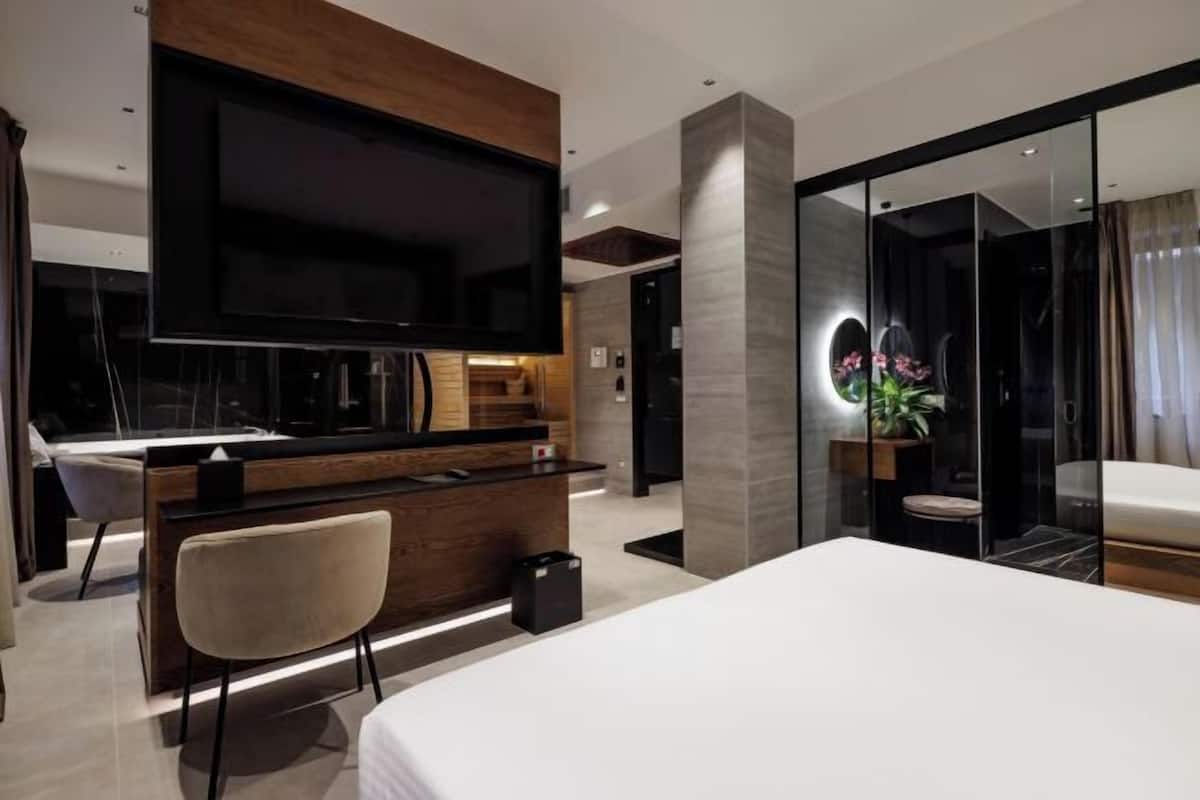 1 Schlafzimmer, hochwertige Bettwaren, Daunenbettdecken, Zimmersafe