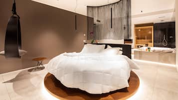 Executive Suite, Hot Tub (sauna and emotional shower) | 1 bedroom, premium bedding, down comforters, in-room safe