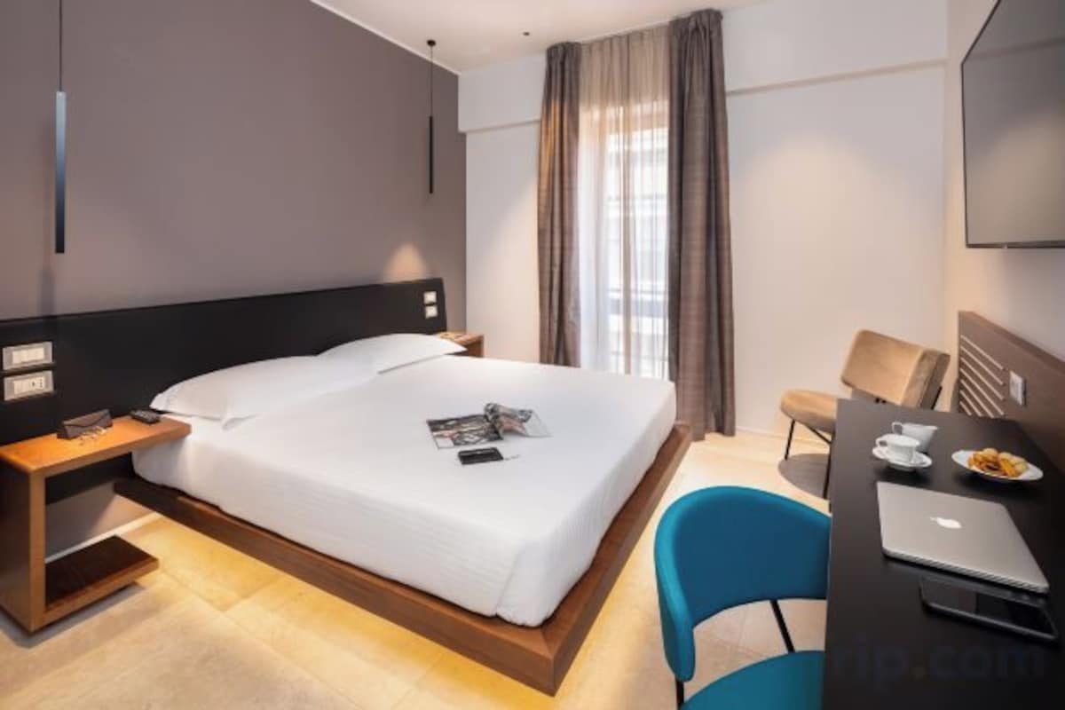 Premium bedding, down comforters, in-room safe, desk