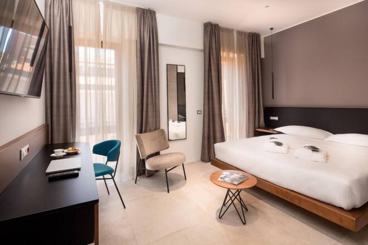 Premium bedding, down comforters, in-room safe, desk