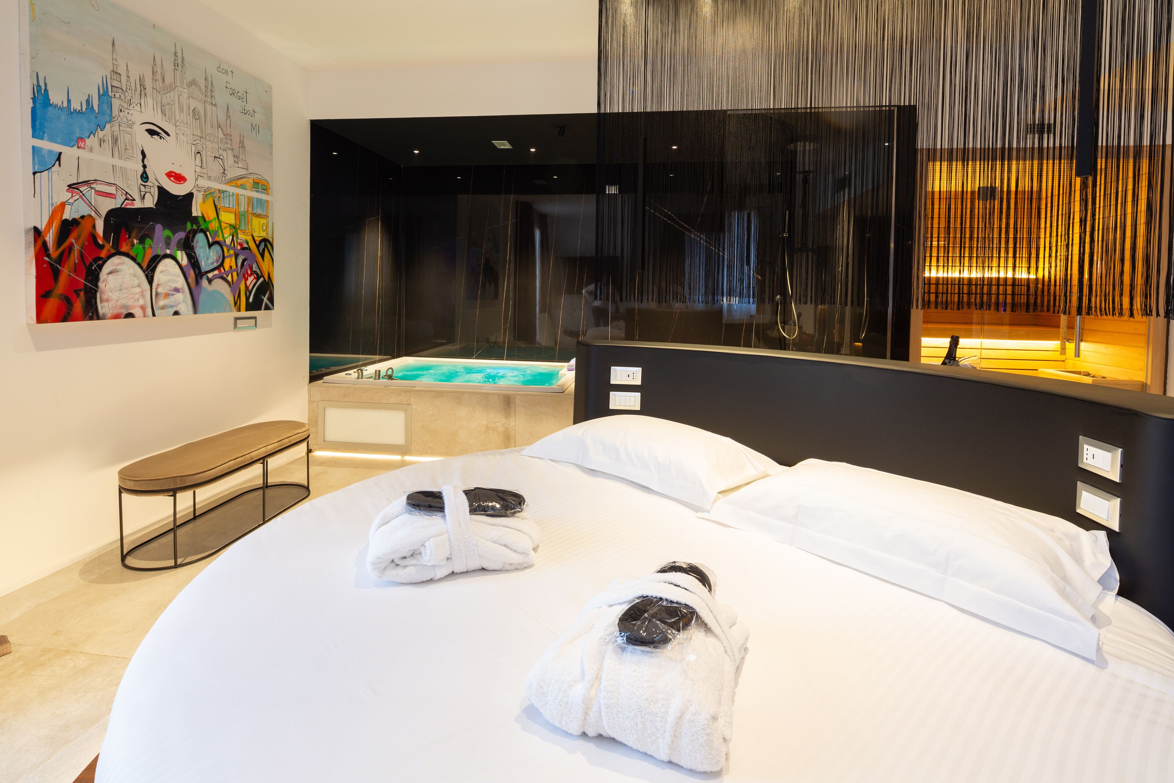 suite, 1 bedroom, hot tub (sauna and emotional shower) | private spa tub